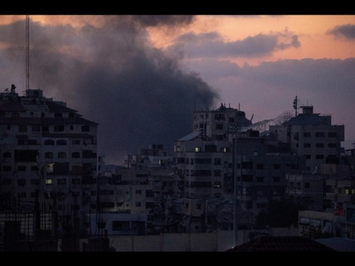 Wafa, almeno 19 morti in raid israeliani all'alba