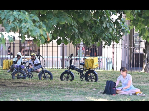 Regione Lazio estende ai rider ordinanza anti caldo