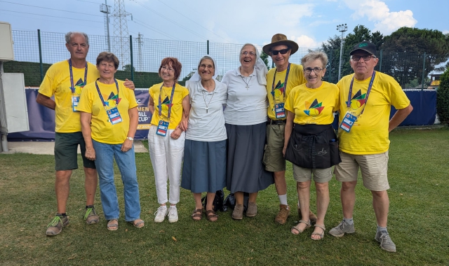 Softball, a Caronno il tifo di suor Valeria
