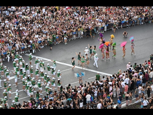 Decine di migliaia al Pride Madrid a 20 anni da prime nozze gay