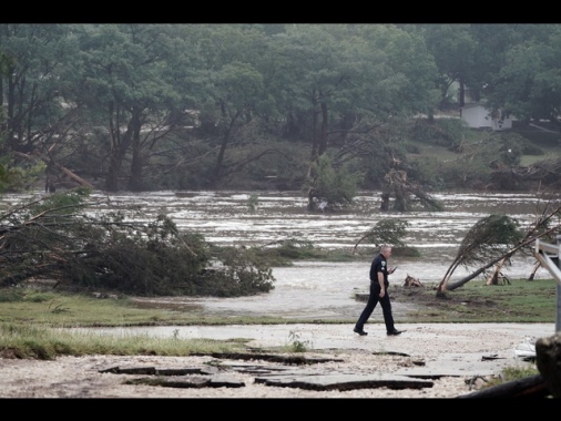 Inondazioni in Texas, i morti sono almeno 50