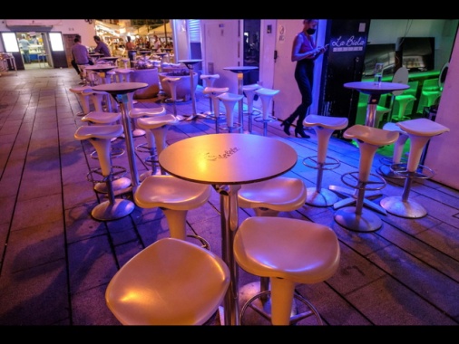 Media, emergenza ambulanze a Ibiza per colpa delle discoteche