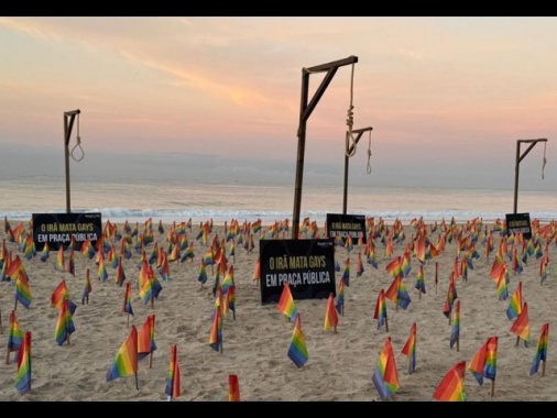 Protesta arcobaleno contro l'Iran a Rio in occasione del Brics