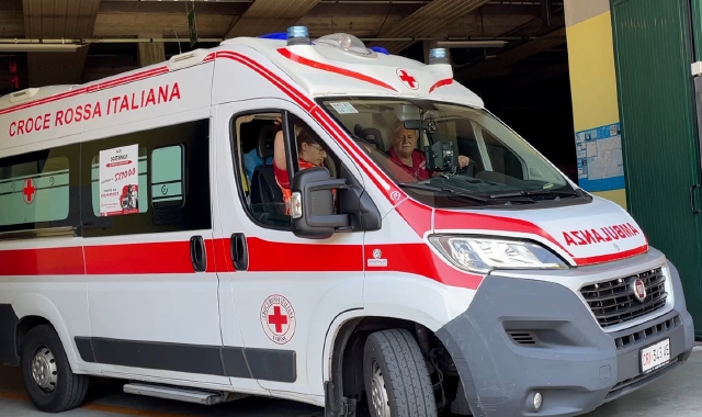 Infilzato sulla recinzione, 13enne soccorso a Samarate