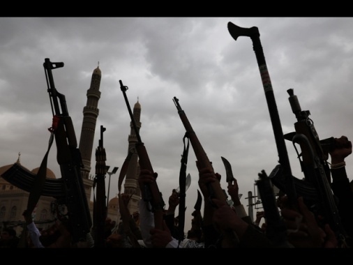 Israele attacca obiettivi Houthi in Yemen