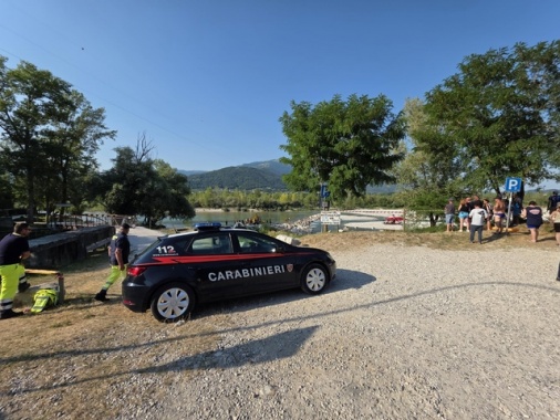 Piena sul Piave, sette ragazzi sorpresi sopra un isolotto