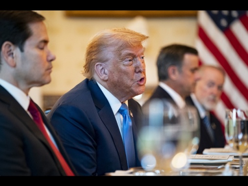 Trump: 'Invieremo altre armi all'Ucraina per difendersi'