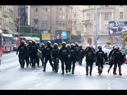 Proteste in Serbia, incidenti e tafferugli nella notte