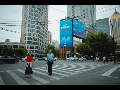 Borsa: Hong Kong negativa, apre a -0,85%