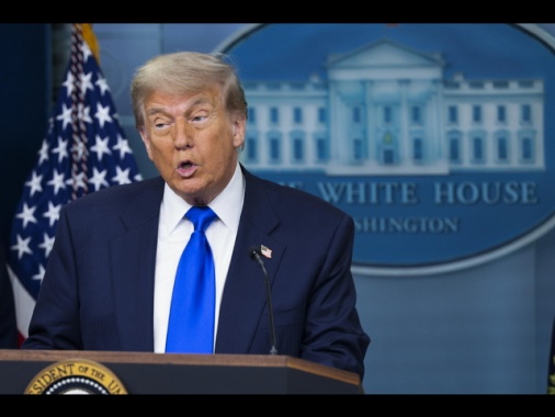 Borsa: Europa a due velocità, attesa per la lettera di Trump