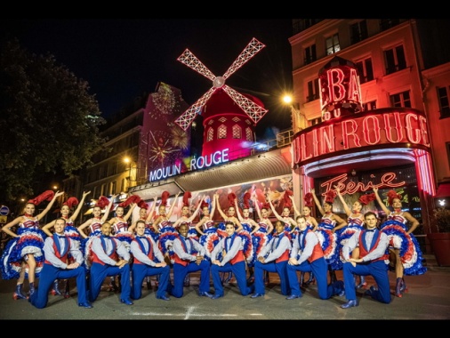 Tornano le pale del Moulin Rouge, crollate oltre un anno fa