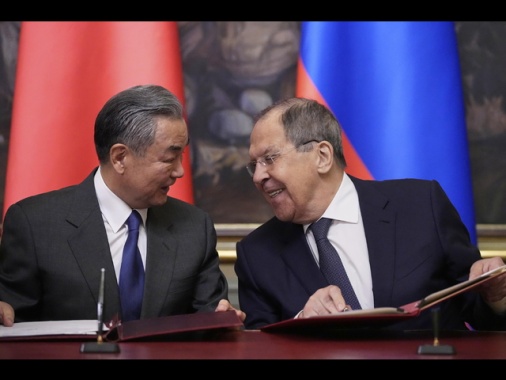 Wang a Lavrov, pronti a elevare coordinamento strategico