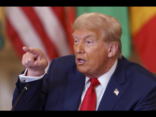 Trump, dall'1/8 dazi al 35% per Canada, oggi la lettera a Ue