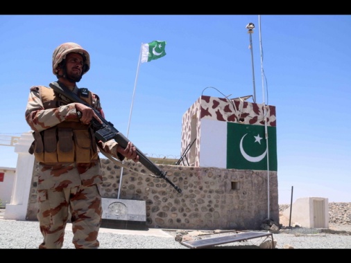 Pakistan, ribelli del Belucistan assaltano bus, almeno 9 morti