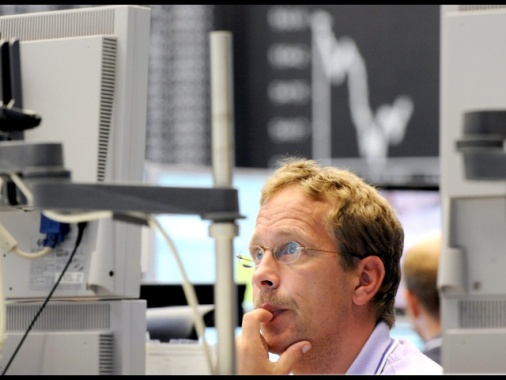 Borsa: Europa pesante in attesa di Trump, Milano -1,1%