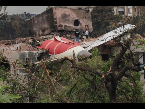 Wsj, 'i motori del volo Air India sono stati spenti'