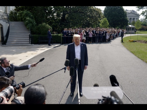 Media, Trump valuta possibili nuovi finanziamenti per Kiev