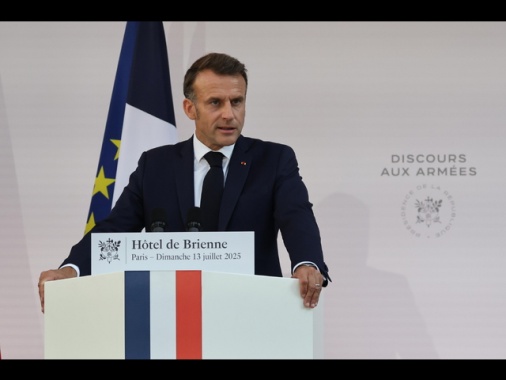 Macron, raddoppierò bilancio della difesa da oggi al 2027