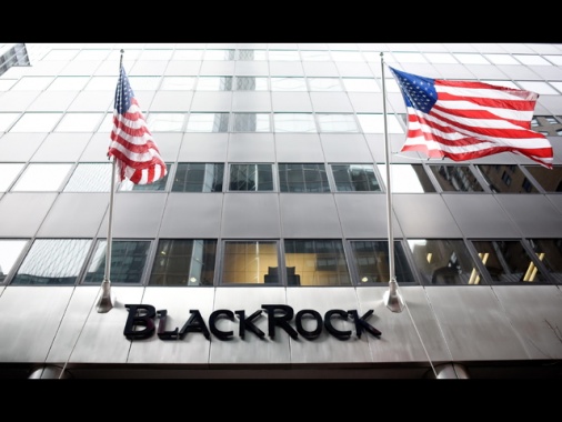 Utile e ricavi in rialzo per BlackRock, asset a 12.000 miliardi