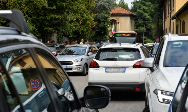 A Varese 70 auto ogni 100 abitanti