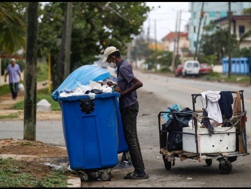 Ministra cubana, 'qui nessun barbone', si dimette dopo polemiche