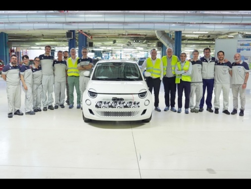 Stellantis in Borsa -4% con stop al programma sull'idrogeno