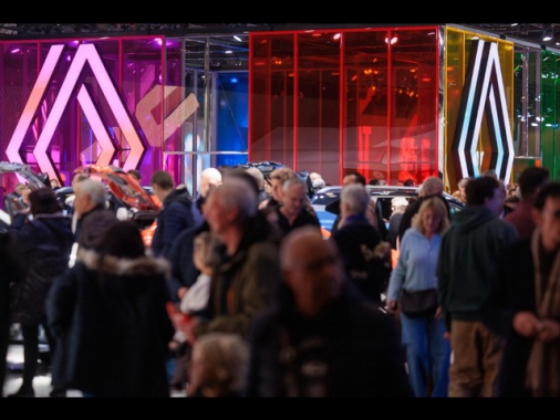 Renault in Borsa -16% dopo taglio degli obiettivi