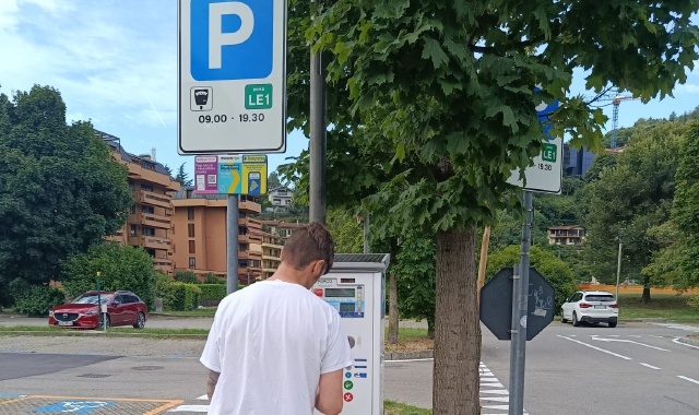 Laveno, parcometro in tilt: disagi