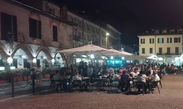 Ad Arona bisognerà spostare i dehors per fare spazio al dj set di Roberto Ferrari