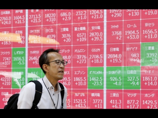 Borsa: l'Asia tiene in attesa di chiarezza sui dazi, bene Sidney