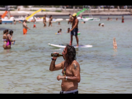 Bollini arancioni domenica in 6 città, rischio caldo per fragili