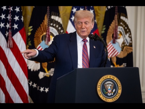 Trump fa causa a Wsj, News Corp e Murdoch per diffamazione