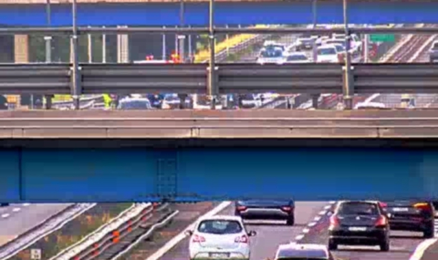 L’incidente si è verificato all’altezza dell’uscita di Solbiate Arno-Albizzate (webcam Autostrade per l’Italia)