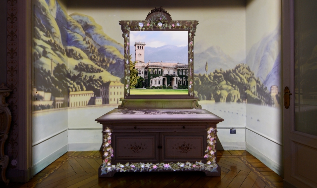 Una delle stanze del percorso «Le Stanze di Luchino Visconti» a Villa Erba (foto Andrea Butti)