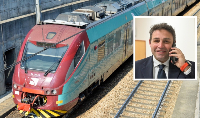 Il treno per Malpensa e nel riquadro il consigliere regionale del Pd Samuele Astuti