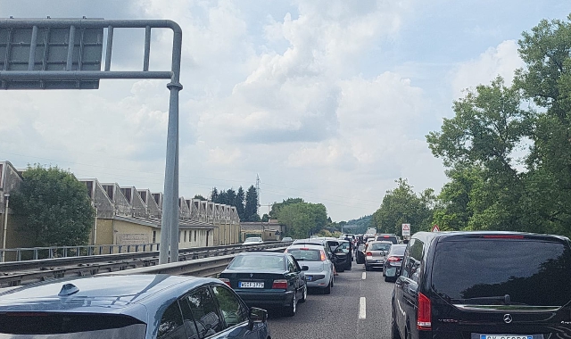 Auto ribaltata sulla A8