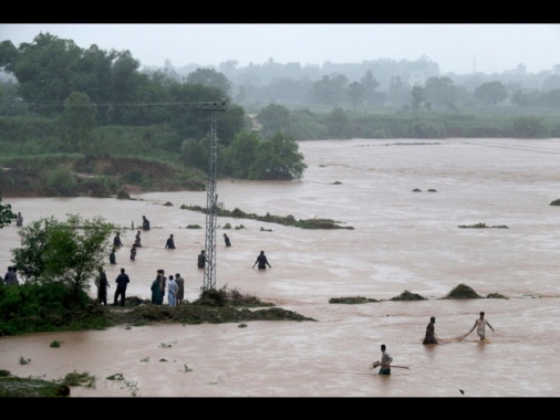 Pakistan, almeno 13 morti per le piogge monsoniche in 24 ore