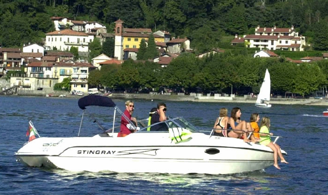 Andare in motoscafo da Sesto Calende a Zenna, secondo il consigliere provinciale Fabio Passera, fa risparmiare tempo rispetto a uno spostamento in auto