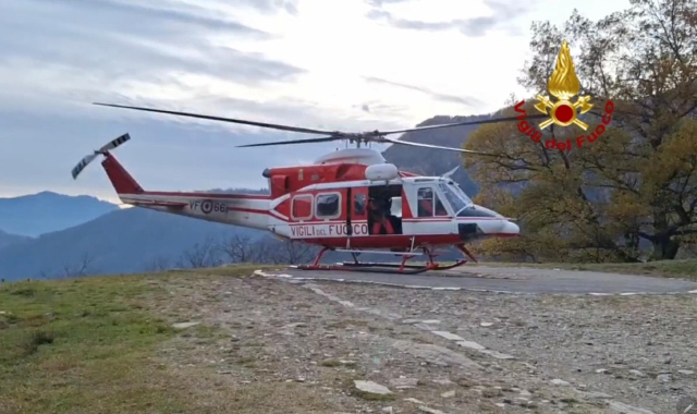 Durante le ricerche è intervenuto anche l’elicottero Drago dei vigili del fuoco dell’aeroporto di Malpensa (foto Archivio)