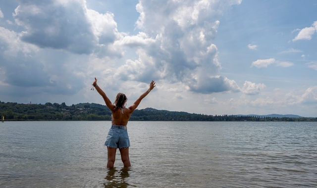 La Schiranna è balneabile, ma in pochi lo sanno