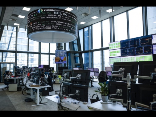 Borsa: Europa fiacca, effetto conti trimestrali, Milano -0,95%