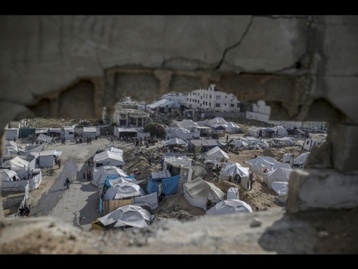 Fonti mediche, attacco Idf su sfollati a Gaza, 12 morti