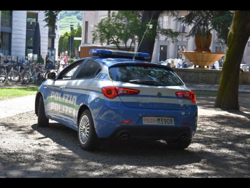 Omicidio-suicidio a Pisa,spara alla moglie e poi si uccide