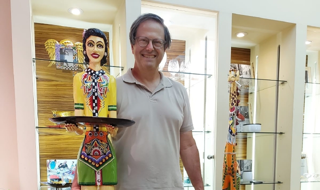 Arona, saracinesche giù: chiude pure il negozio amato da Berlusconi