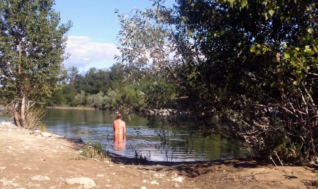 Nudisti in riva al Ticino: duecento multe