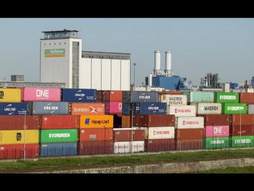 Fonti, 'Ue e Usa lavorano a un'intesa per dazi al 15%'