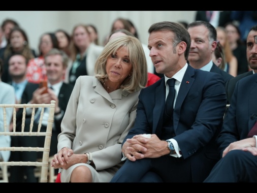 Bufala su Brigitte uomo, querela dei Macron negli Usa