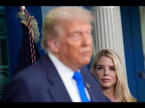 Wsj, Bondi avvertì Trump che era nei file Epstein a maggio