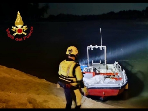 Quindicenne visto cadere nel Po, ricerche in corso