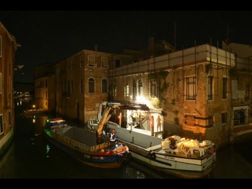 Staccato nella notte The Migrant Child di Banksy a Venezia